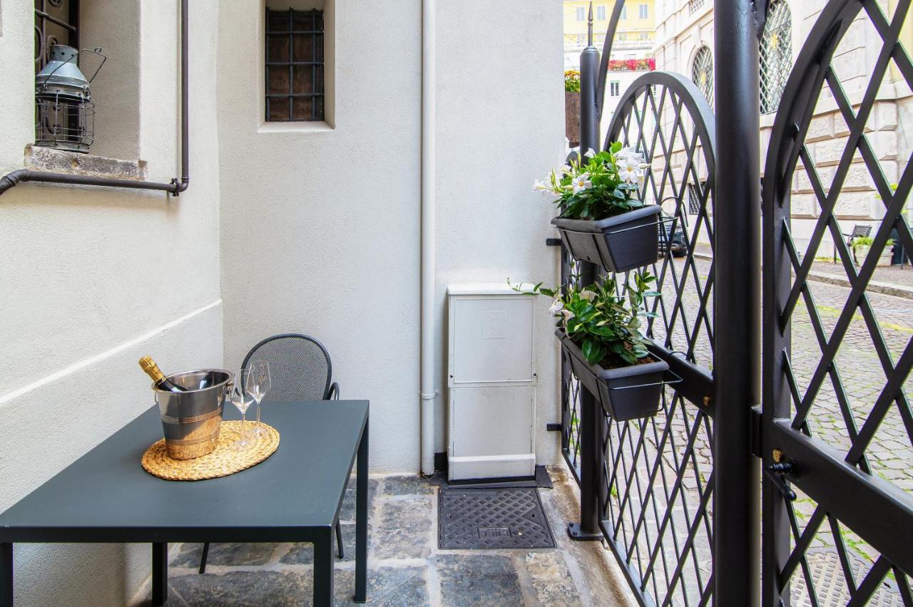 Suite Lo Storico - The House Of Travelers Como Exterior foto