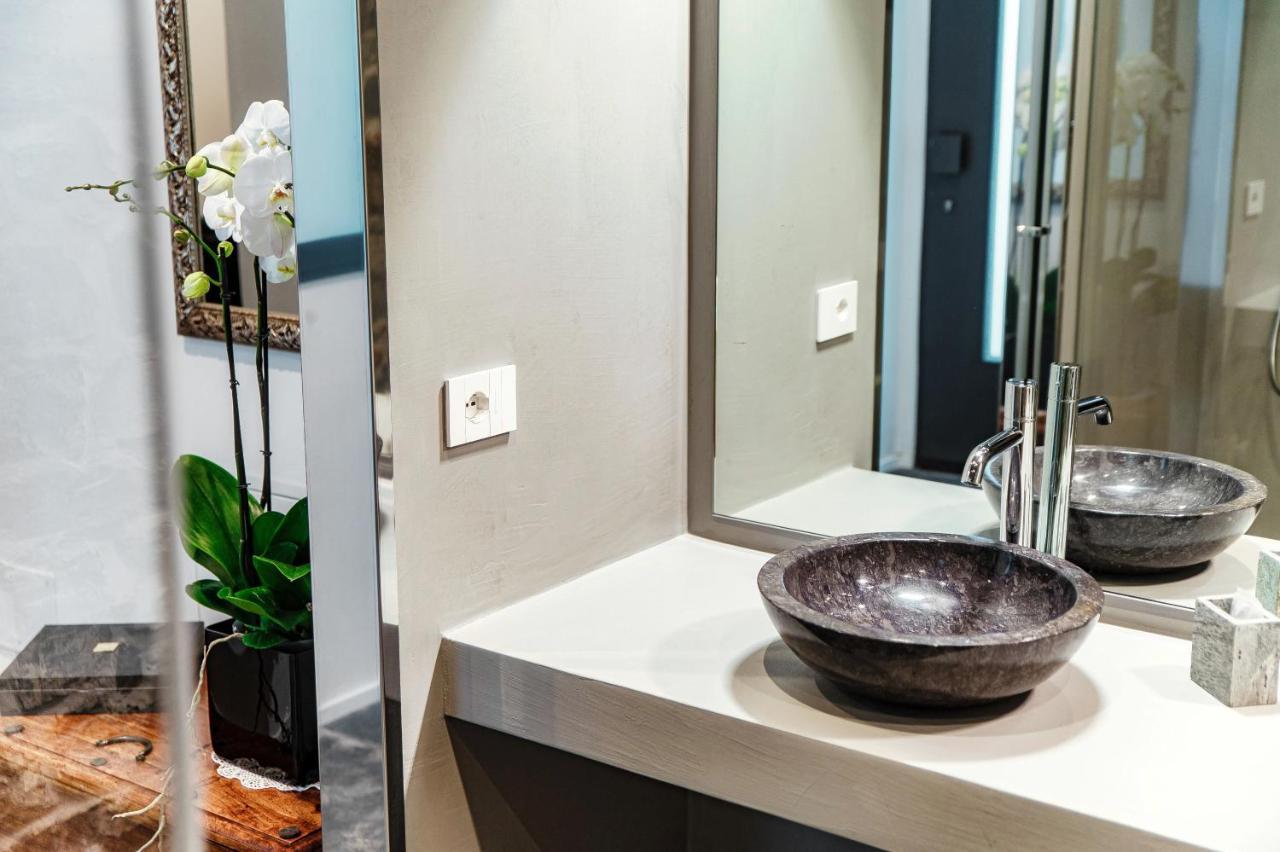 Suite Lo Storico - The House Of Travelers Como Exterior foto